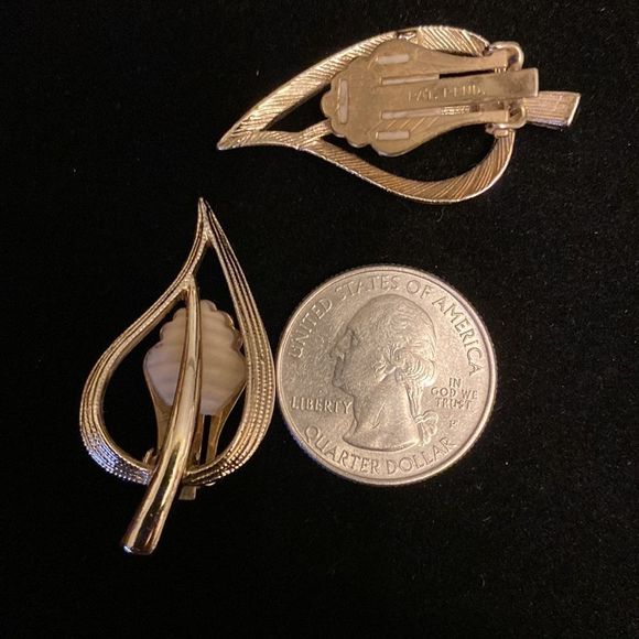 Vtg Sarah Cov Patent Pending Gold atone Clip On  Earrings - Picture 7 of 7